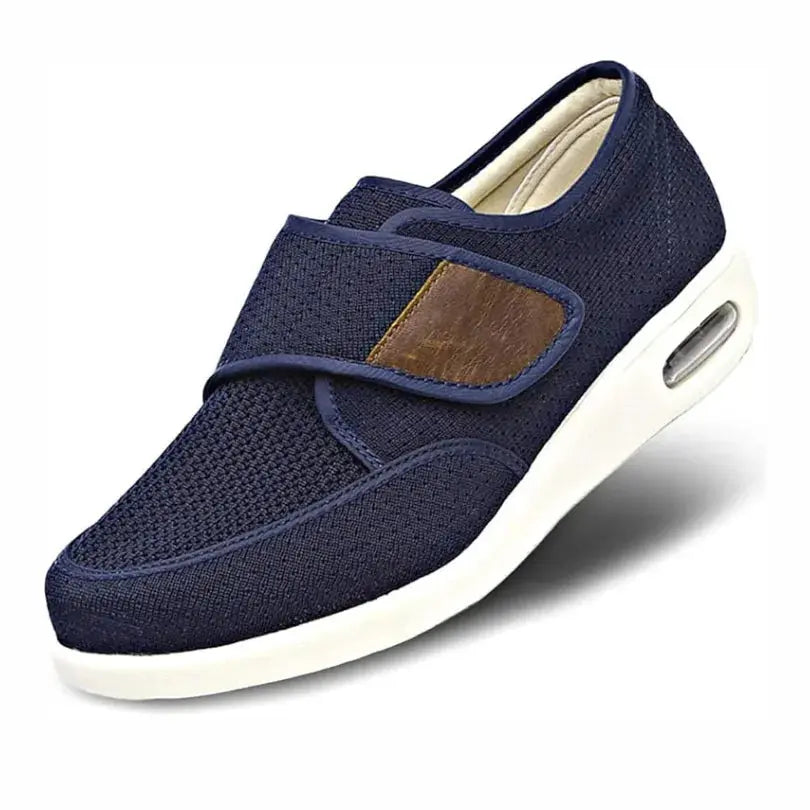 SwellEase™ Men’s diabetic shoes with extra-wide fit