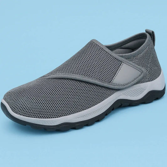 SwellEase™ Men’s diabetic shoes with extra-wide fit 