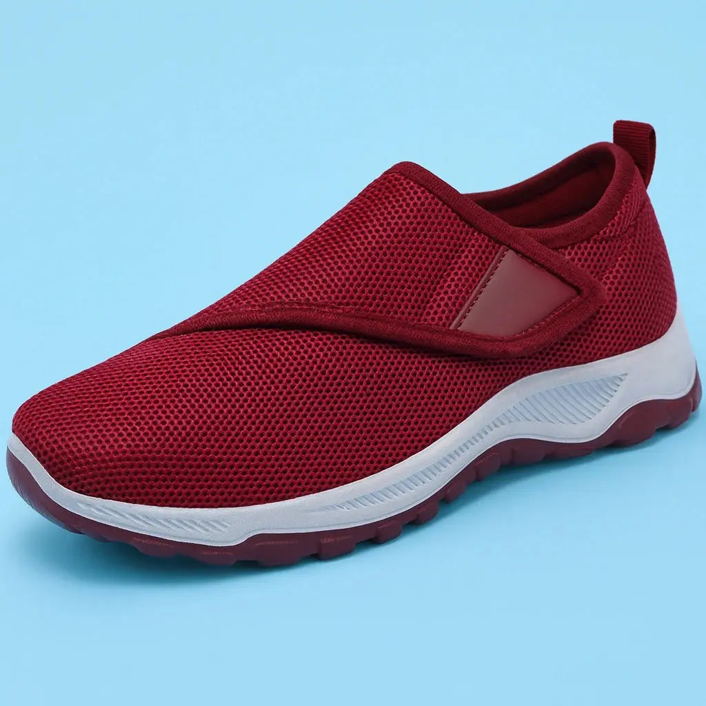 SwellEase™ Men’s diabetic shoes with extra-wide fit 