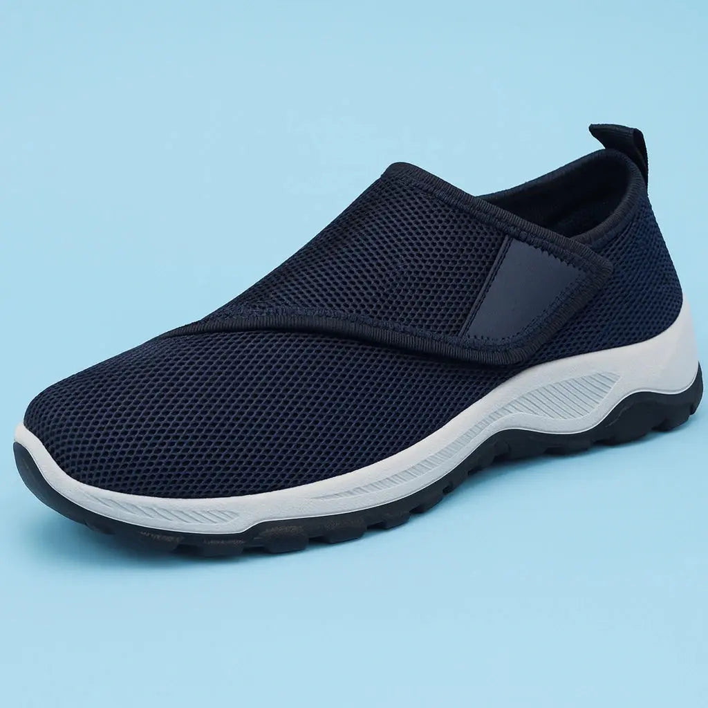 SwellEase™ Men’s diabetic shoes with extra-wide fit 